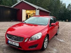 Röd Begagnad 2011 Volvo V60 Kinetic Kombi | 55 000 kr (Marknadspris)