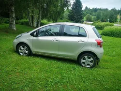 Brun Begagnad 2010 Toyota Yaris Halvkombi | 44 999 kr (Marknadspris)