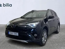 Svart Begagnad 2017 Toyota RAV4 Hybrid Executive SUV | 244 900 kr (Marknadspris)