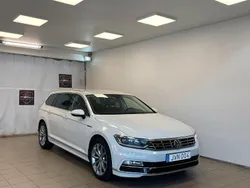 Vit Begagnad 2018 VW Passat R-line Kombi | 168 900 kr (Marknadspris)