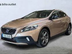 Brun Begagnad 2016 Volvo V40 CC Kombi | 174 900 kr (Marknadspris)