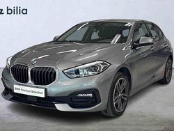 Grå Begagnad 2023 BMW 118 Halvkombi | 234 900 kr