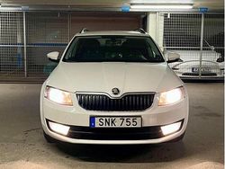 Vit Begagnad 2015 Skoda Octavia Ambition Kombi | 99 000 kr