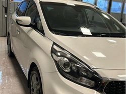Vit Begagnad 2017 Kia Carens Minibuss | 105 000 kr (Bra pris)