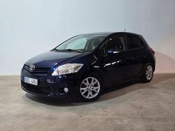Mörkblå (blå) Begagnad 2012 Toyota Auris Halvkombi | 99 900 kr (Lite dyr)