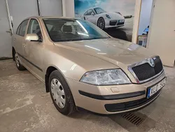 Ljusbrun Begagnad 2005 Skoda Octavia Halvkombi | 43 500 kr (Dyr)