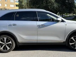 Grå Begagnad 2015 Kia Sorento SUV | 179 900 kr (Lite dyr)