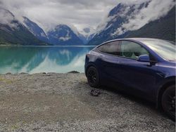 Blå Begagnad 2023 Tesla Model Y RWD SUV | 255 000 kr