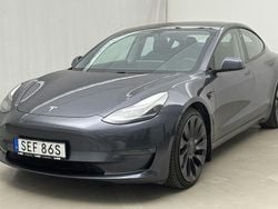 Grå Begagnad 2021 Tesla Model 3 Performance Sedan | 282 000 kr (Marknadspris)