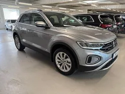 Silver (pyrit silver metallic) Ny 2025 VW T-Roc Life SUV | 405 000 kr (Marknadspris)