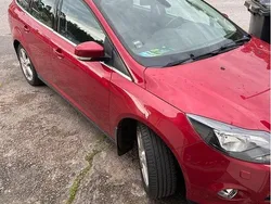 Röd Begagnad 2011 Ford Focus Titanium Kombi | 40 000 kr (Marknadspris)