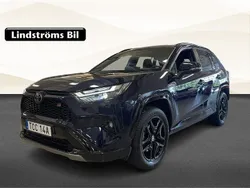 Mörkblå (blå) Begagnad 2024 Toyota RAV4 Hybrid Sport SUV | 489 900 kr (Marknadspris)