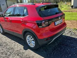 Röd Begagnad 2019 VW T-Cross SUV | 135 000 kr (Marknadspris)
