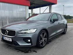 Grå Begagnad 2019 Volvo V60 R-Design Kombi | 184 900 kr