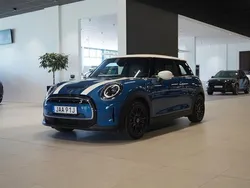 Blå Begagnad 2022 Mini Cooper Essential Halvkombi | 214 500 kr (Lite dyr)