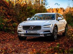 Vit Begagnad 2018 Volvo V90 CC Momentum Kombi | 235 000 kr (Marknadspris)