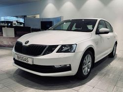 Vit Begagnad 2018 Skoda Octavia Ambition Halvkombi | 129 900 kr (Marknadspris)