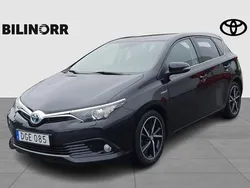 Svart Begagnad 2017 Toyota Auris Hybrid Edition Halvkombi | 169 900 kr (Marknadspris)