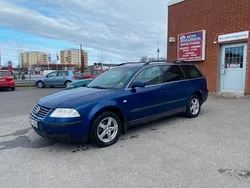 Mörkblå (blå) Begagnad 2001 VW Passat Kombi | 35 000 kr (Marknadspris)