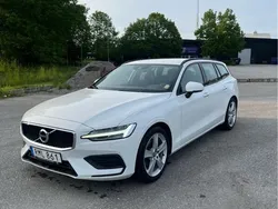 Vit Begagnad 2019 Volvo V60 Momentum Kombi | 235 000 kr (Marknadspris)