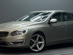 Ljusbrun (brun) Begagnad 2015 Volvo V60 Summum Kombi | 149 900 kr (Marknadspris)