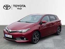 Röd Begagnad 2016 Toyota Auris Comfort Halvkombi | 139 000 kr (Marknadspris)