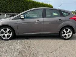 Brun Begagnad 2013 Ford Focus Trend Halvkombi | 49 900 kr (Marknadspris)