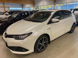 Vit Begagnad 2018 Toyota Auris Hybrid Edition Halvkombi | 179 900 kr (Marknadspris)