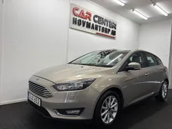 Grå Begagnad 2015 Ford Focus Titanium Halvkombi | 69 900 kr (Marknadspris)