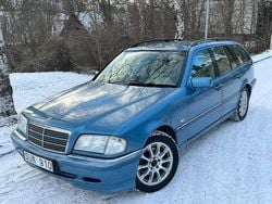 Ljusblå Begagnad 1998 Mercedes C220 Elegance Kombi | 46 000 kr