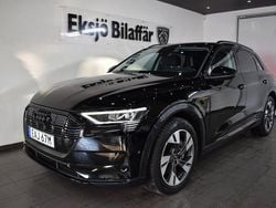 Svart Begagnad 2022 Audi e-tron SUV | 369 500 kr (Bra pris)