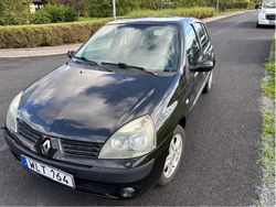 Svart Begagnad 2005 Renault Clio R.S. Halvkombi | 16 900 kr (Marknadspris)