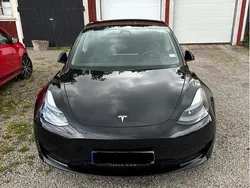 Svart Begagnad 2023 Tesla Model 3 Standard Range Sedan | 350 000 kr