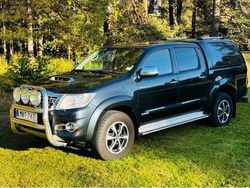 Svart Begagnad 2015 Toyota HiLux Pickup | 249 900 kr (Marknadspris)