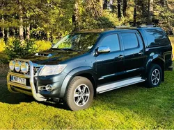 Svart Begagnad 2015 Toyota HiLux Pickup | 259 900 kr (Marknadspris)