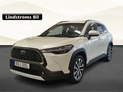 Vit Begagnad 2022 Toyota Corolla Cross Style SUV | 369 900 kr (Marknadspris)
