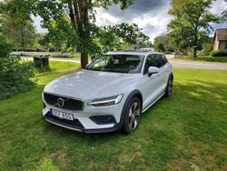 Vit Begagnad 2020 Volvo V60 CC Kombi | 365 000 kr (Marknadspris)