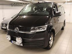 Svart (deep black pärleffekt) Begagnad 2022 VW T6.1 Van | 499 000 kr (Dyr)