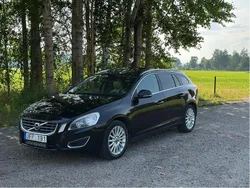 Svart Begagnad 2013 Volvo V60 Summum Kombi | 89 900 kr (Bra pris)