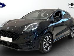 Svart (black) Begagnad 2022 Ford Puma ST-Line SUV | 219 900 kr (Marknadspris)