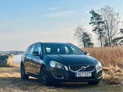 Grå Begagnad 2013 Volvo V60 Momentum Kombi | 75 000 kr (Superpris)