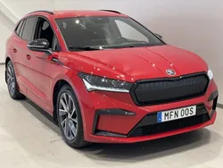 Röd (velvet red metallic) Begagnad 2022 Skoda Enyaq iV SportLine SUV | 369 900 kr (Bra pris)
