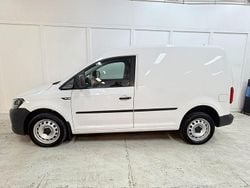 Vit Begagnad 2018 VW Caddy Minibuss | 159 900 kr (Superpris)