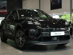 Svart (black) Ny 2024 Porsche Macan SUV | 1 092 400 kr (Marknadspris)