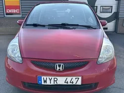 Röd Begagnad 2005 Honda Jazz Halvkombi | 21 900 kr (Dyr)