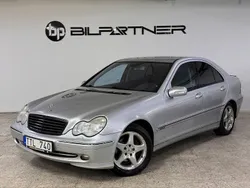 Ljusgrå Begagnad 2002 Mercedes C200 Sedan | 39 900 kr (Superpris)