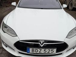Vit Begagnad 2015 Tesla Model S Halvkombi | 230 000 kr (Bra pris)