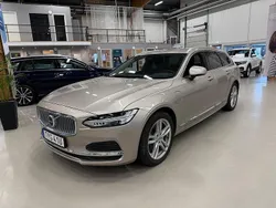Ljusgrå Begagnad 2023 Volvo V90 Core Kombi | 449 000 kr (Marknadspris)