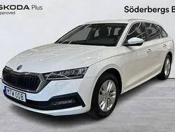 Vit Begagnad 2022 Skoda Octavia Ambition Kombi | 258 500 kr (Marknadspris)
