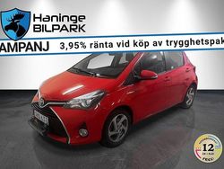Röd Begagnad 2016 Toyota Yaris Hybrid Active Halvkombi | 119 900 kr (Marknadspris)